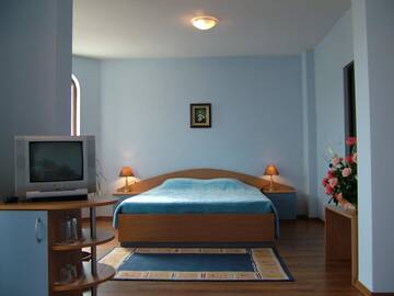 Фото номера Люкс с 1 спальней и балконом Отель Family Hotel Emaly 1 г. Банкя 7